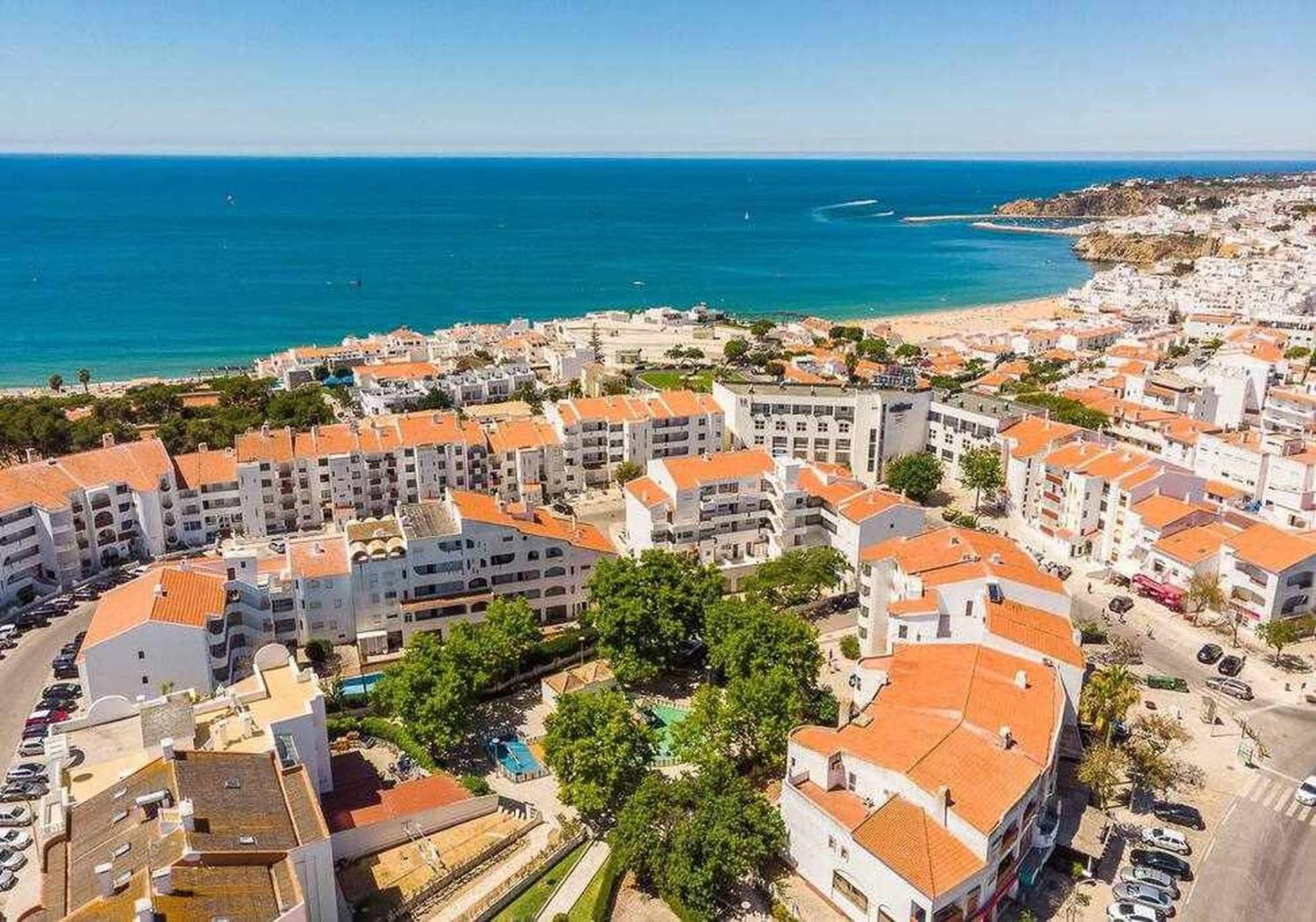 Central Town 2-Bedroom Apartment Albufeira Eksteriør bilde